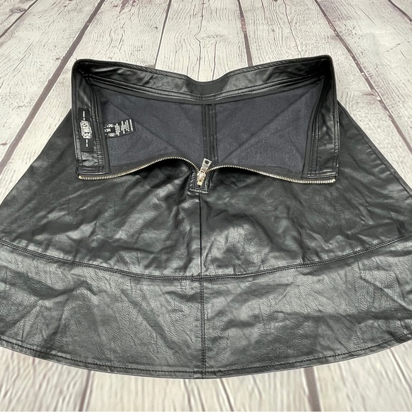 REWASH black faux vegan leather A-line mini skirt, size M - Picture 5 of 10